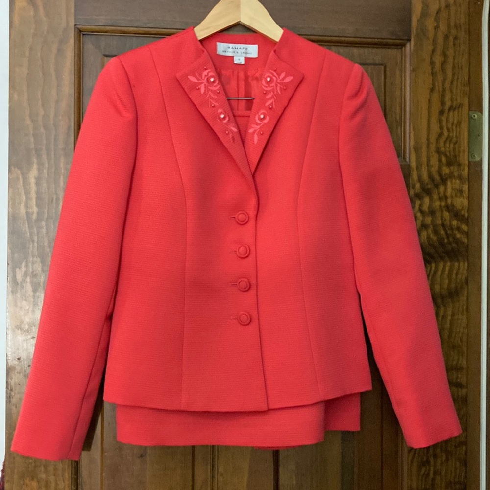 Tahari salmon skirt suit.  Size 6